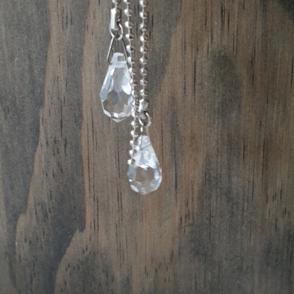 Cookie Lee Silvertone Y Lariat Faceted Crystal Tesrdrop Necklace - Picture 2 of 6